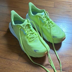 Hoka Arahi 6 - size 9